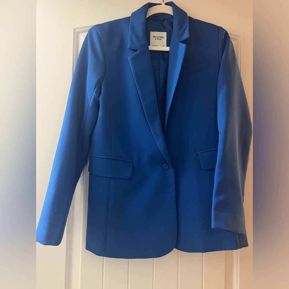 Women’s Abercrombie and Fitch classic suiting blazer and tailored pant set